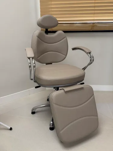 Cadeira Poltrona Reclinável Estética - Base Cromada, Regula Altura e Apoio de Pés | NOVA