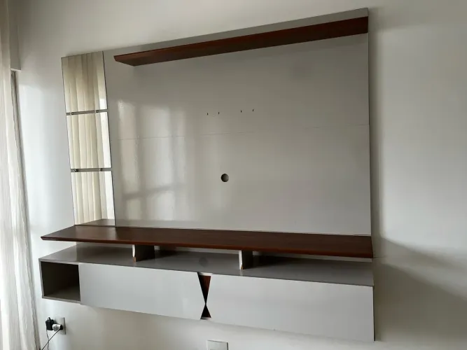 VENDO PAINEL DE TV COM RACK E ESPELHO - R$600,00.