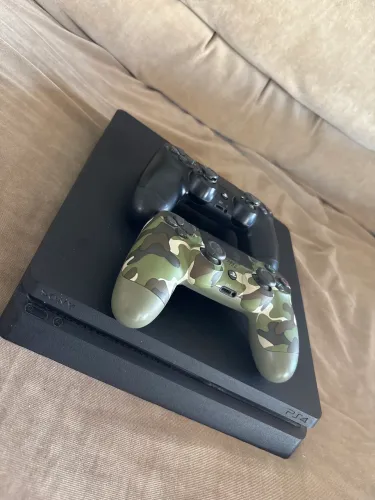 PlayStation 4 1TB ? Muito bem conservado
