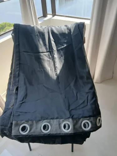 Cortina voil preta altura 2,60 × 5,60 largura $ 150,00