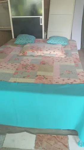 Cama de casal semi nova