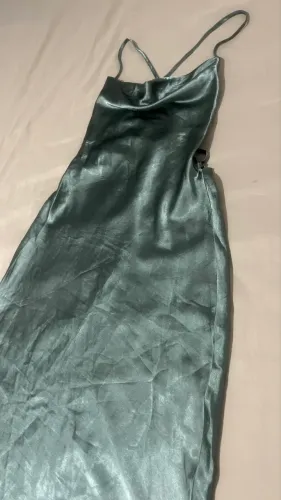 Vestido lindo acetinado verde*