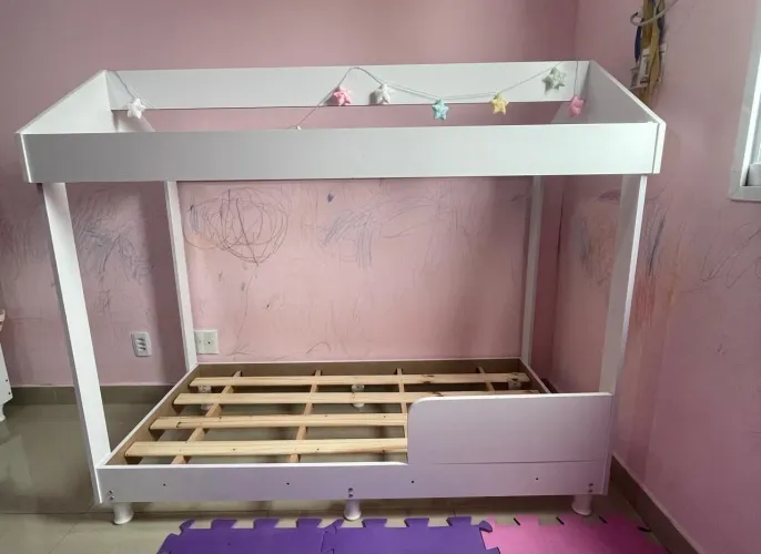 Cama Montesoriana infantil casinha na Estrada da Cachamorra