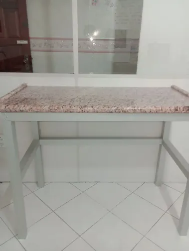 Bancada com pedra de marmore