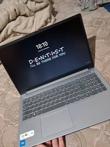 Vendo notebook lenovo Windows 11