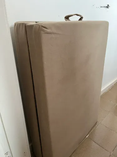 Cama Dobrável Portátil Solteiro em Suede Bege - Apenas 4 Meses de Uso