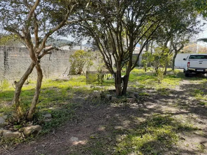Terreno no Rio Vermelho,1500 m2, trilha p/a praia do Moçambique