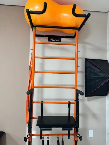 Wall chair ( aparelho de pilates multifuncional)