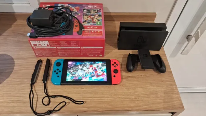 Nintendo Switch Bundle Mario Kart 8 Deluxe