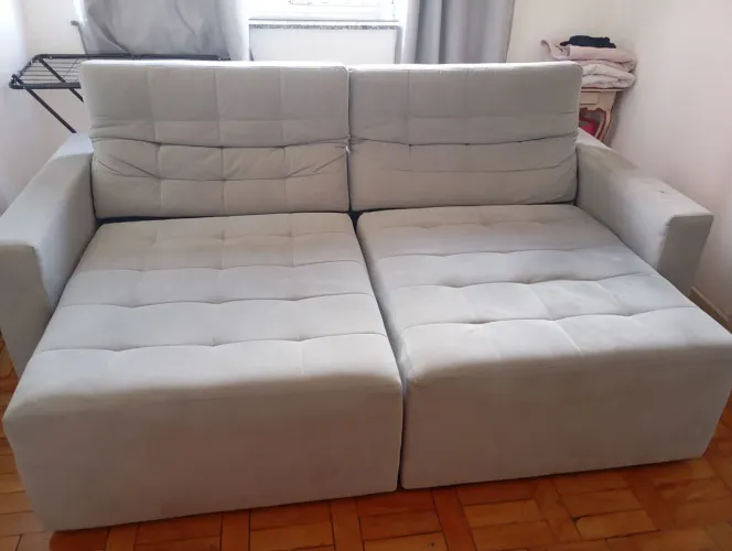 Sofá Retrátil Cinza 2,20m - Confortável e Conservado