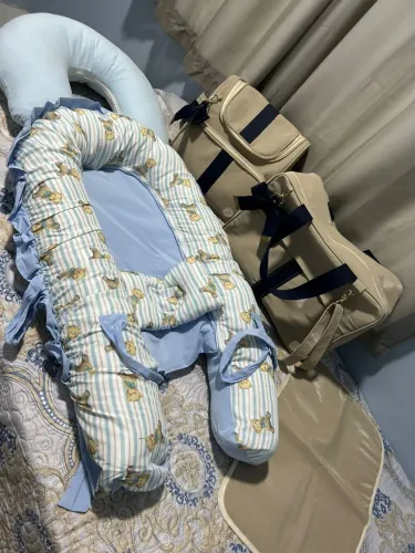 Ninho e almofada de amamentação e bolsas