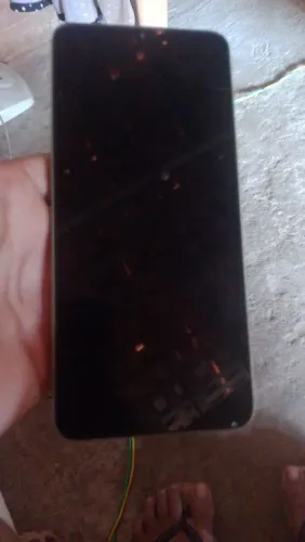 Vendo um celular a05 350 semi novo 