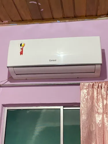 Vendo Central de ar e Cama box solteiro