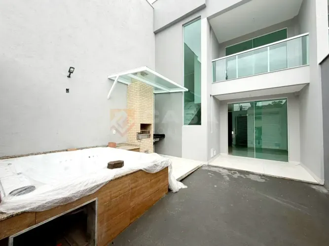 Casa duplex com 3 quartos, 2 suítes, 1 vaga  DUAS SUÍTES EM NOVA ITAPARICA  VILA