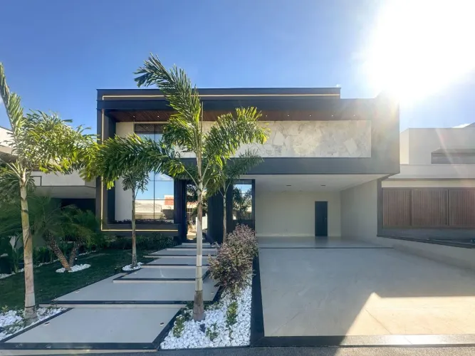 Casa com 3 dormitórios à venda, 192 m² por R$ 2.360.000,00 - Condomínio Dona Maria Cândida
