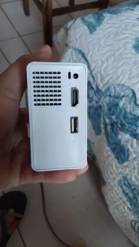 Mini projetor portátil