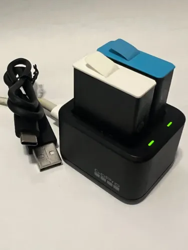 Kit GoPro HERO10 - 2 Baterias Originais + Carregador Duplo Original (Dual Charger)