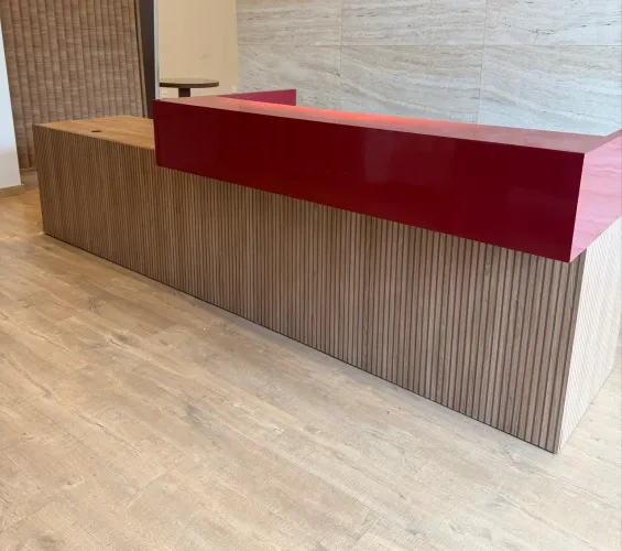 Mesa de Recepção Corporativa