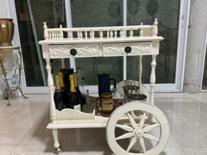 Vendo esse carrinho de chá 