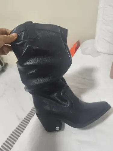 Bota de couro preta cano alto 