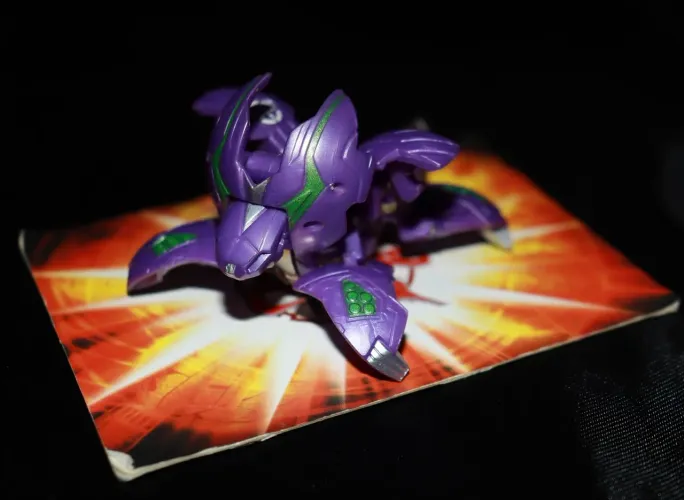 Bakugan Deka Fused Nillious × Eenoch Versão Roxa