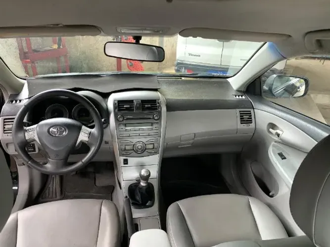 Toyota Corolla GLI 1.8 Flex 16V Mec. 2012