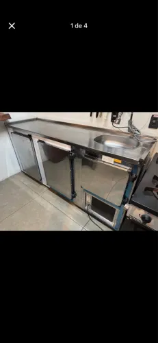 Bancada refrigerada com pia Cozinha industrial restaurante