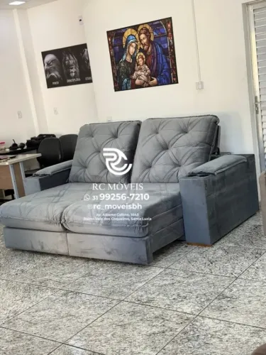 Sofá Retrátil Reclinável Cuiabá com Porta Copos D33 Molas Ensacadas