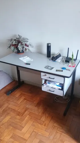 Mesa de escritório grátis