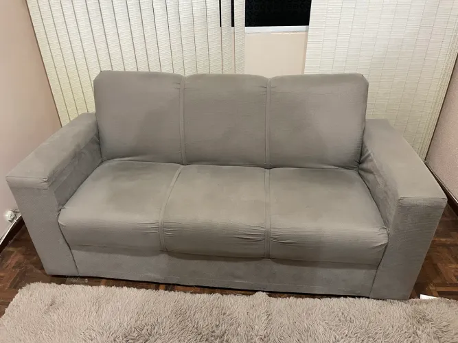 Sofá 3 lugares seminovo 