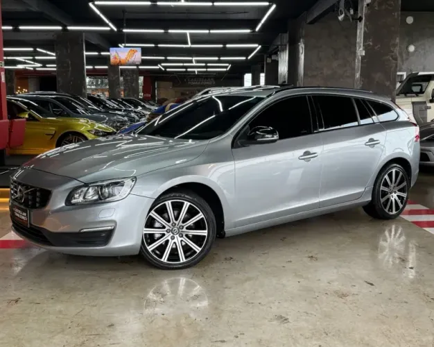Volvo V60 T-5 Momentum 2.0 245cv 5P 2016
