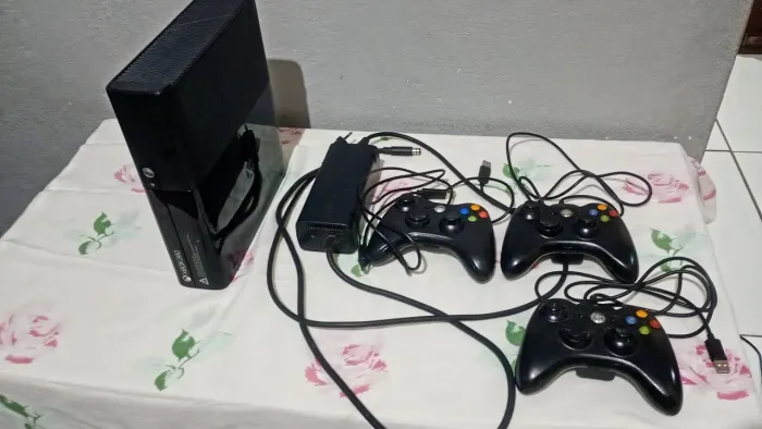 Xbox360 para conserto tem tudo dele ...
