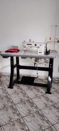 Máquina de costura industrial reta