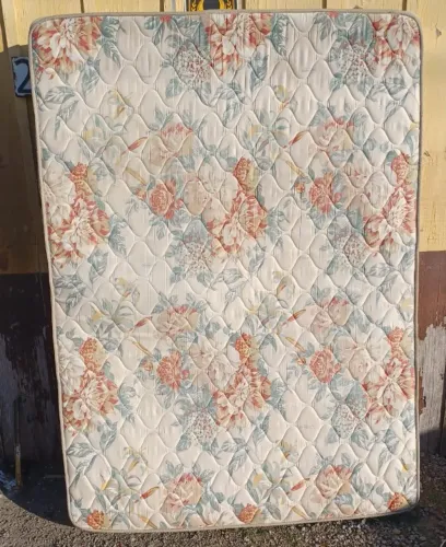 Colchão de casal em ótimo estado.