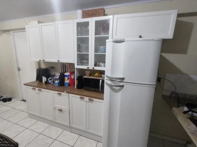Armário de Cozinha Completo Branco com Tampo Amadeirado