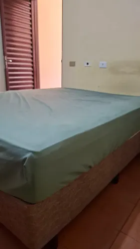 Cama box casal queen.