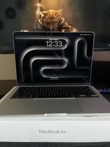 MacBook Air M4 Silver/Prata (16GB RAM / 256GB SSD) - 29 Ciclos + Nota Fiscal e Garantia