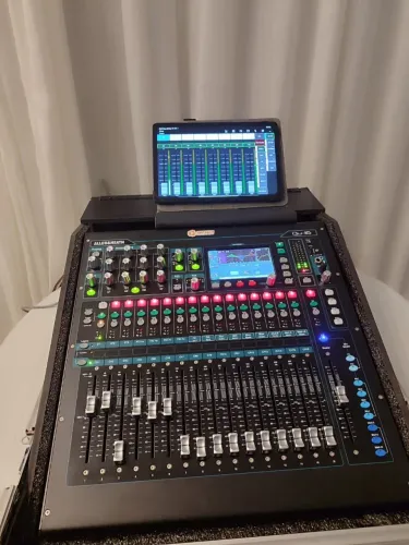 Mesa de som digital Allen Heats Qu-16
