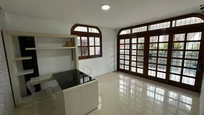 DOM PEDRO. CONJ. KISSIA. 5 QUARTOS SENDO 3 SUÍTES E 5 VAGAS. IDEAL PARA CLÍNICA E ESCRITÓR