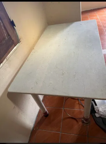 Mesa com pedra de mármore tamanho 1,50 de comprimento e 80 de largura