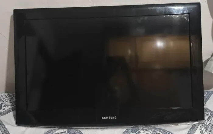 Tv Samsung antiga simples