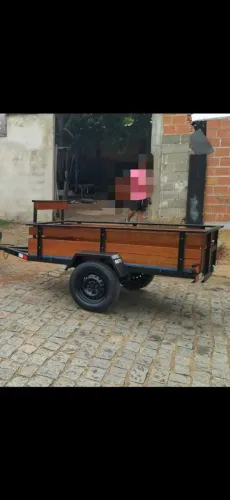 Vendo carretinha semi nova