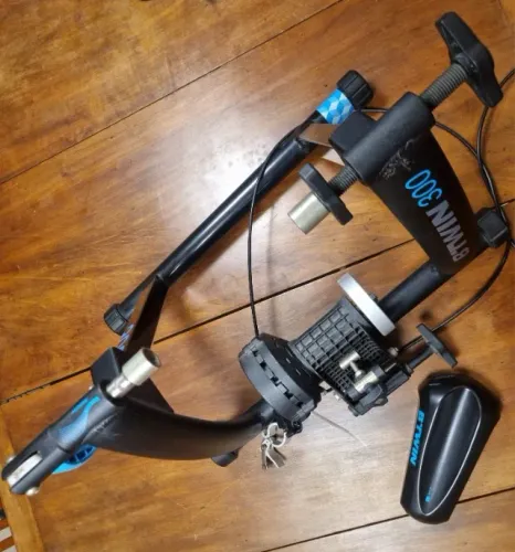 Rolô de treino Decathlon com suporte para a roda da frente
