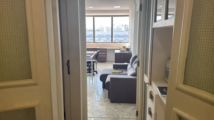 Vendo ou alugo sala comercial no Itaigara!
