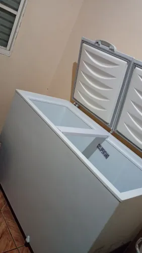 Vendo freezer horizontal 411litros novo.