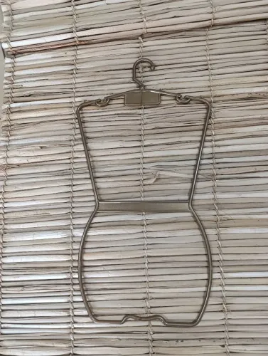 Cabides para moda praia e lingerie 