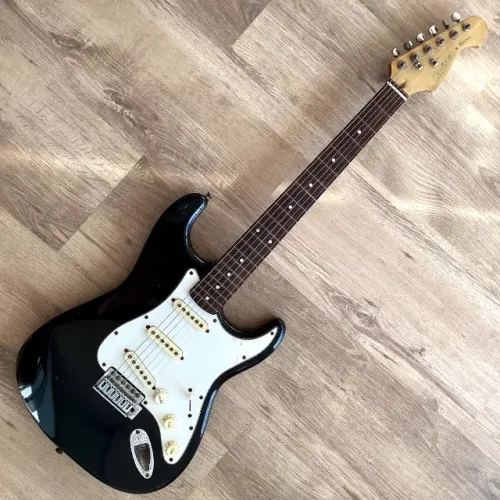 Guitarra Preta Strato Cruiser SSS