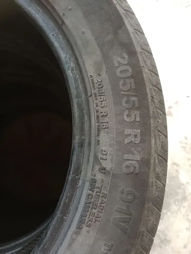 Vende se 4 pneus 205/55-16 continental.