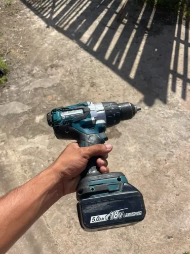 Parafusadeira Makita 18V LXT + Bateria 5Ah | Profissional | R$ 700