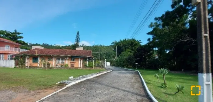 Brognoli Vende- Terreno em condomínio fechado no bairro Sambaqui
